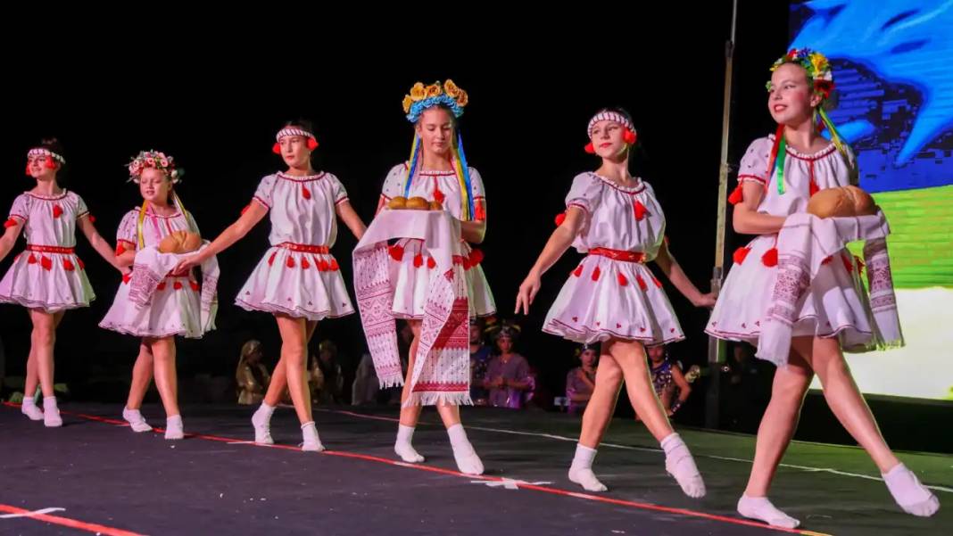 Manavgat’ta Halk Dansları Festivali Nefes Kesti! 8